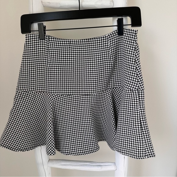 Fab’rik Women’s Houndstooth Skirt w Built in Shorts SZ Large - Picture 2 of 12